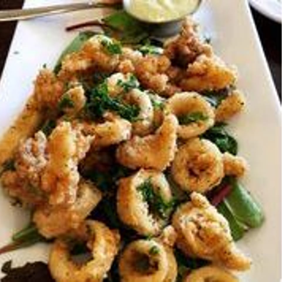 Crispy Calamari: A Mediterranean Delight