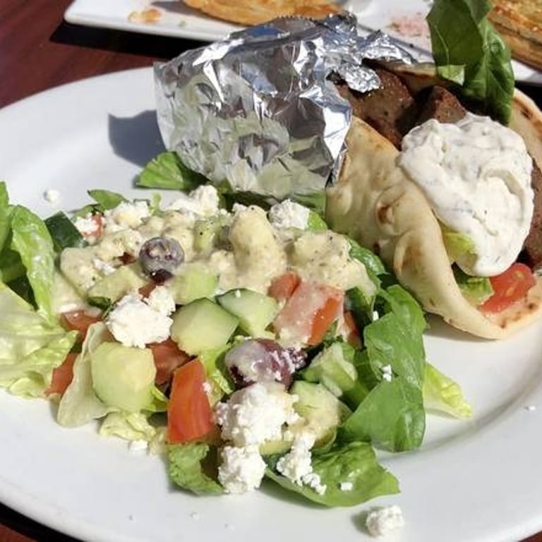 Delicious Gyros: A Mediterranean Delight